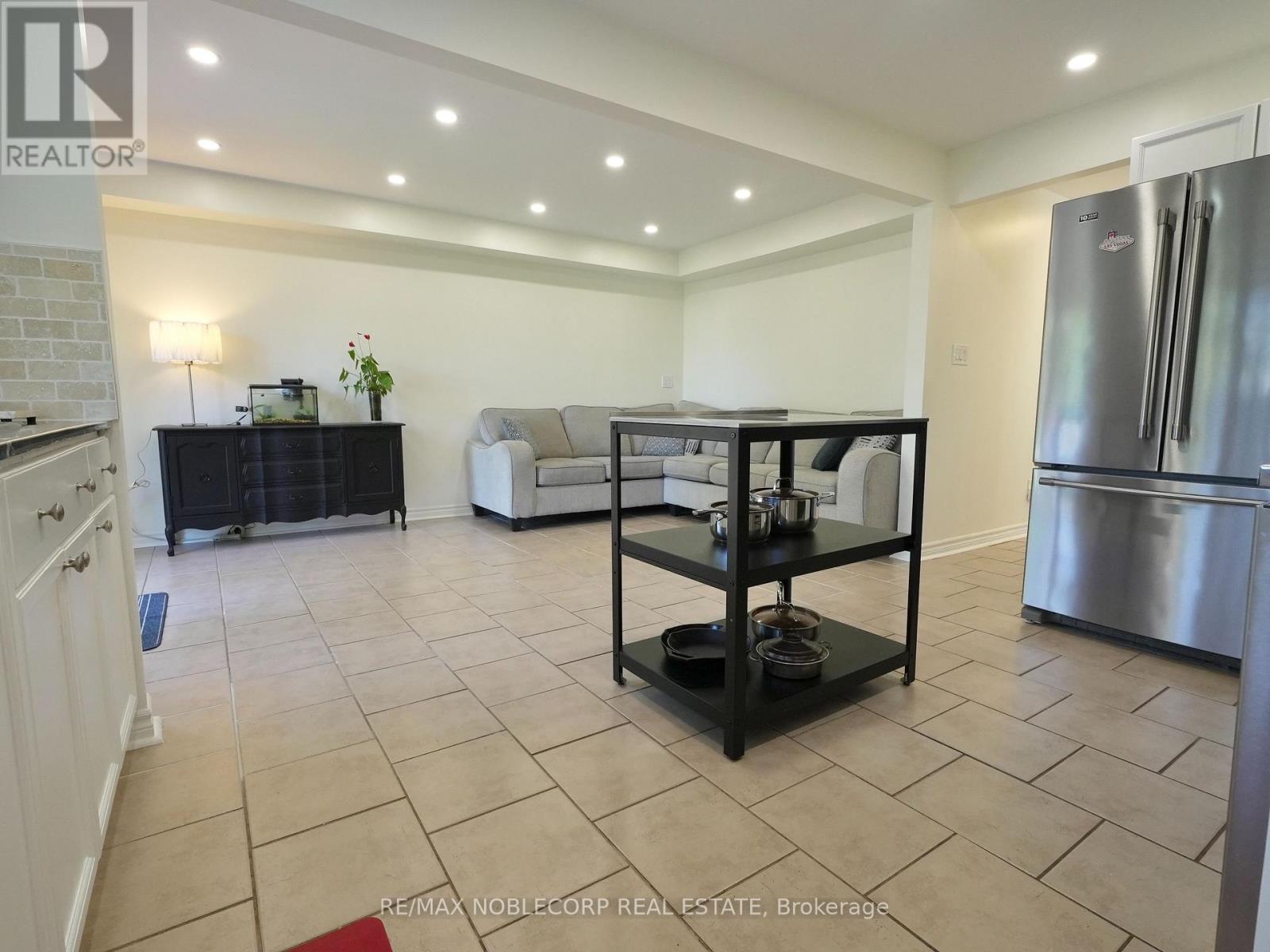 Photo 16 of 62 Oshaughnessy Crescent, Barrie ON