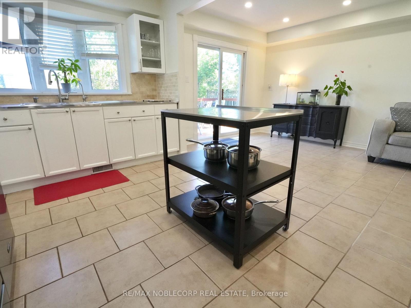 Photo 18 of 62 Oshaughnessy Crescent, Barrie ON