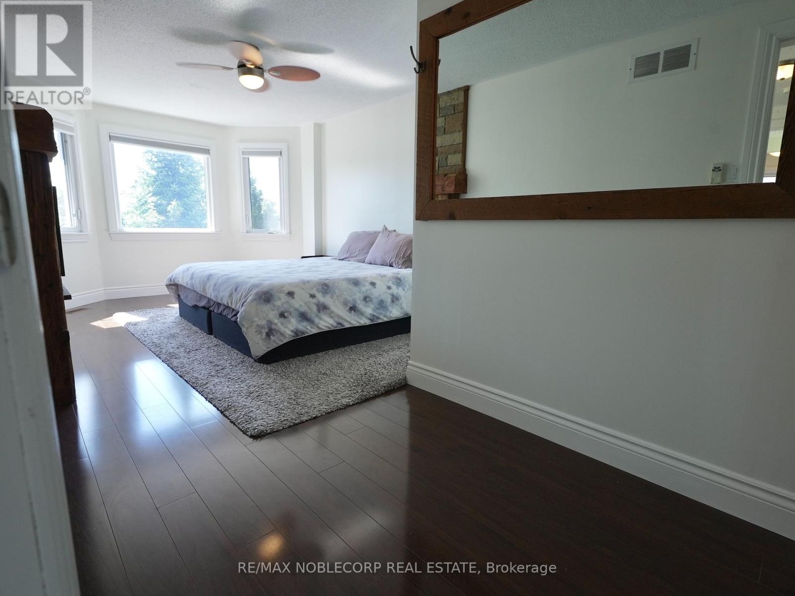 Photo 27 of 62 Oshaughnessy Crescent, Barrie ON