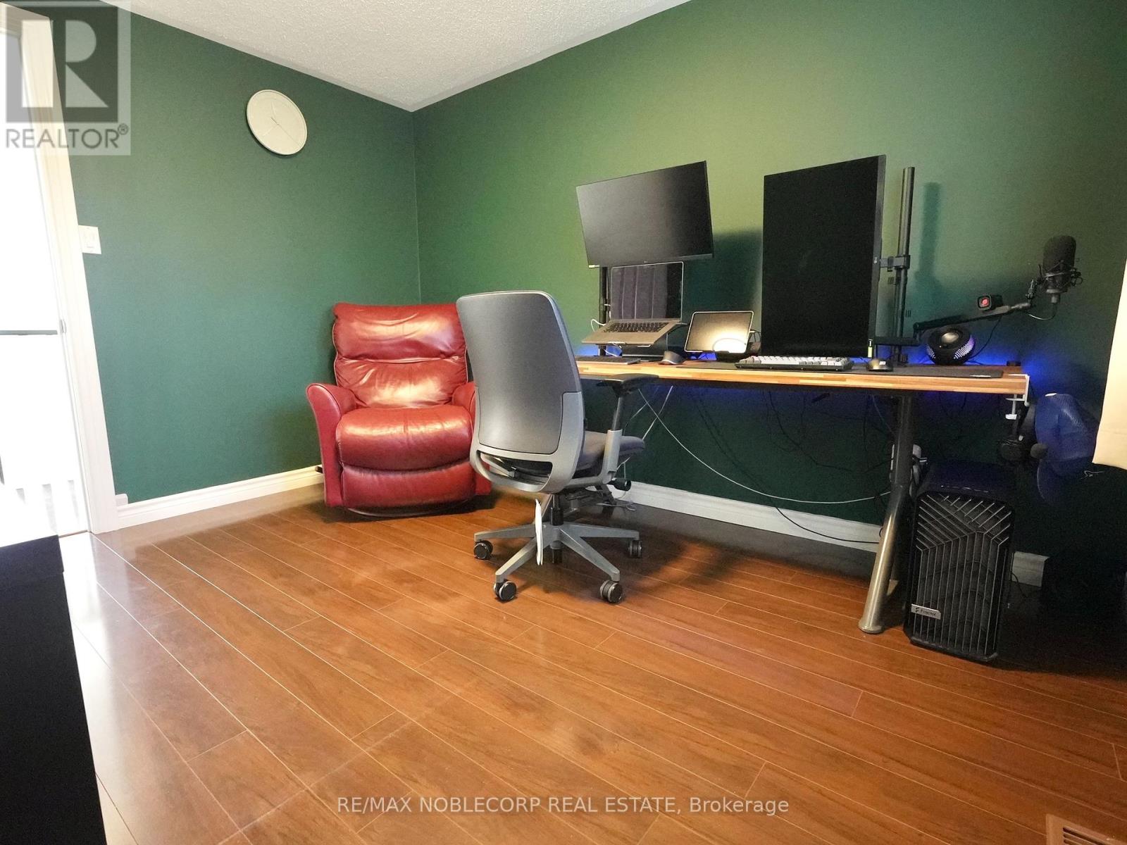 Photo 30 of 62 Oshaughnessy Crescent, Barrie ON