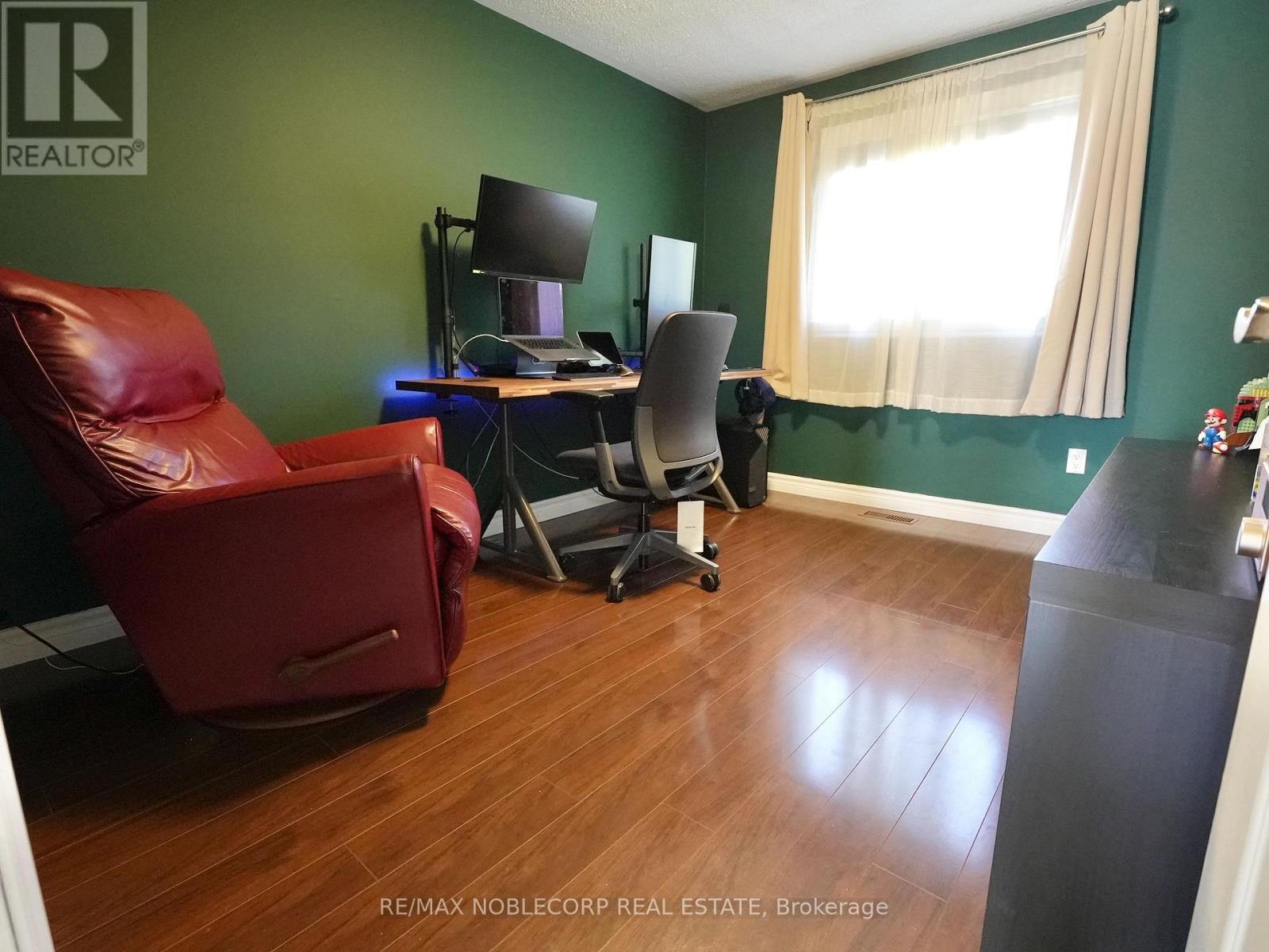 Photo 31 of 62 Oshaughnessy Crescent, Barrie ON