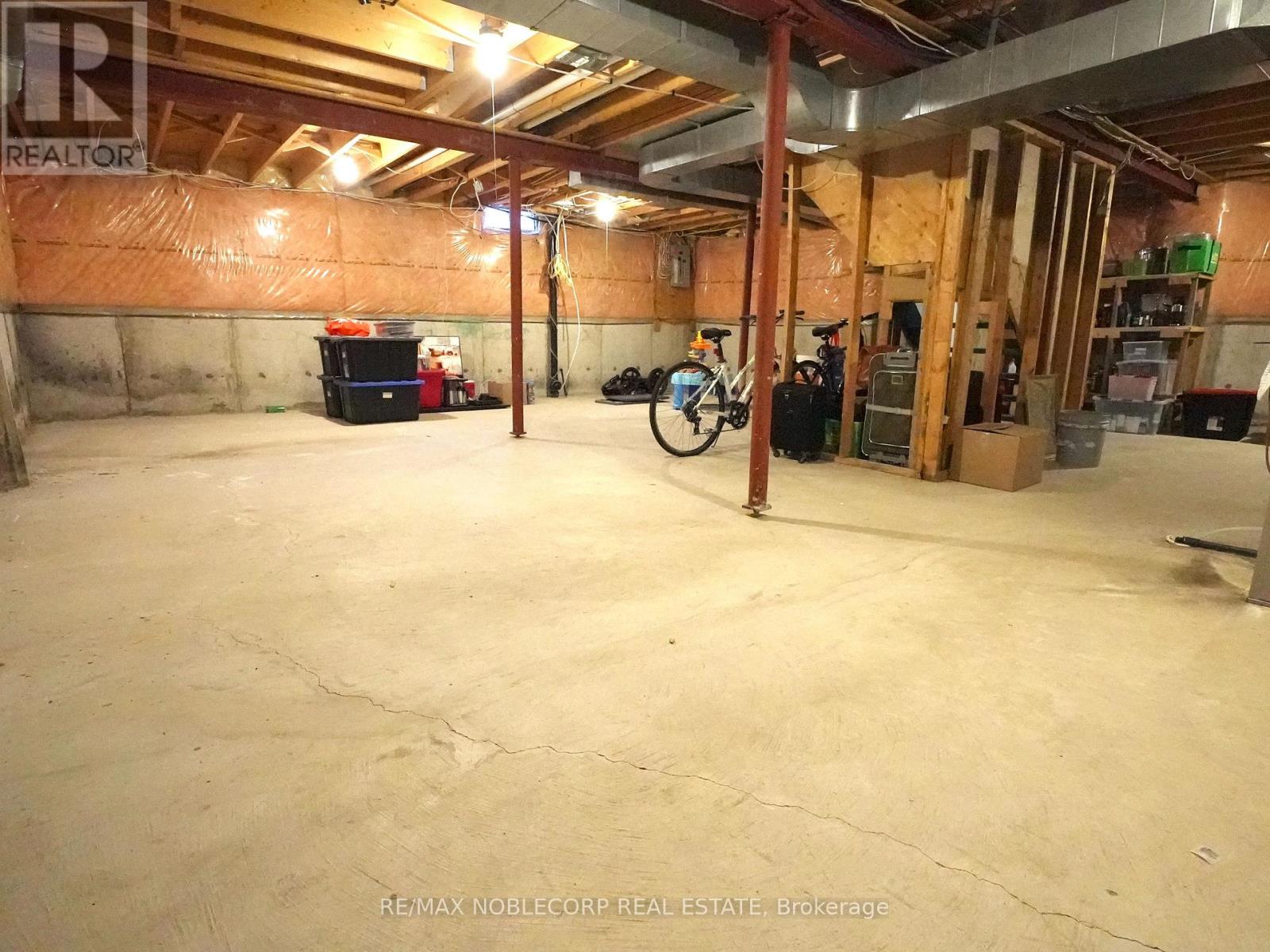 Photo 33 of 62 Oshaughnessy Crescent, Barrie ON