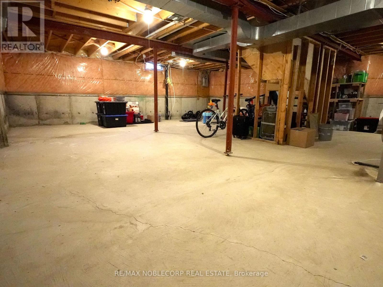 Photo 34 of 62 Oshaughnessy Crescent, Barrie ON
