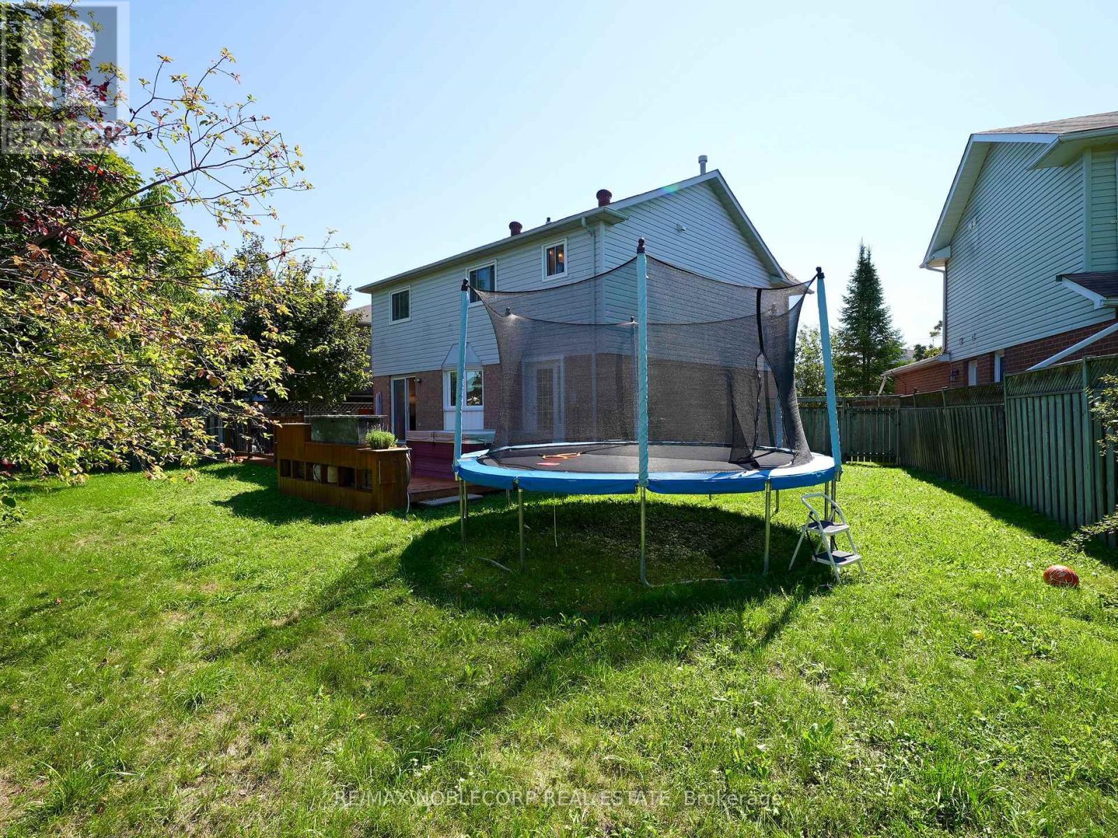 Photo 36 of 62 Oshaughnessy Crescent, Barrie ON