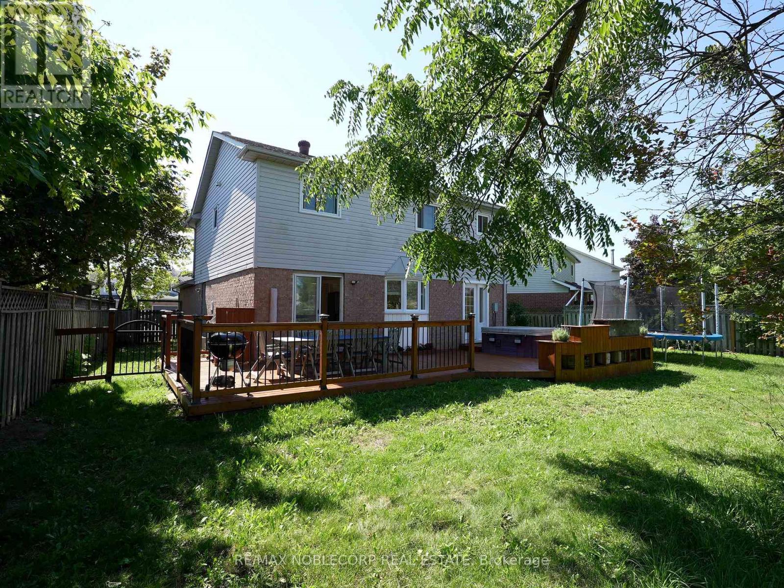 Photo 37 of 62 Oshaughnessy Crescent, Barrie ON