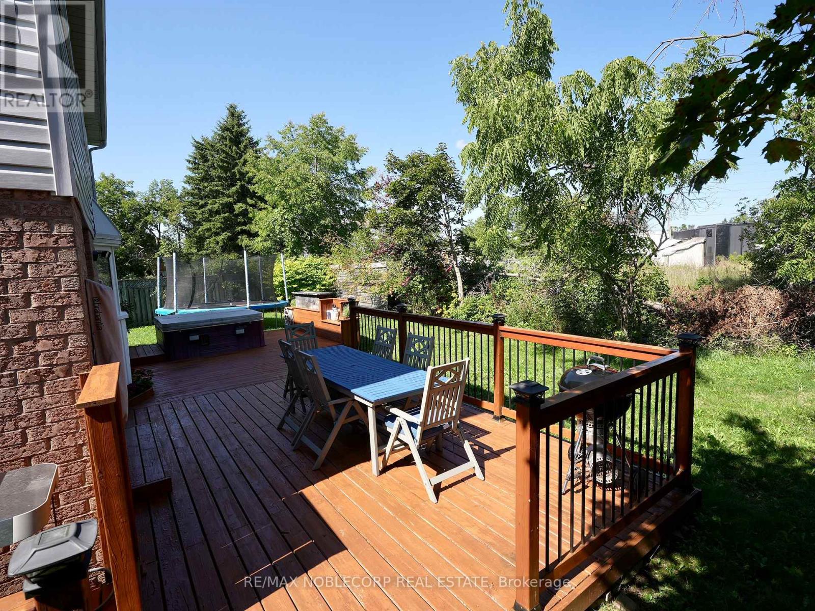 Photo 38 of 62 Oshaughnessy Crescent, Barrie ON