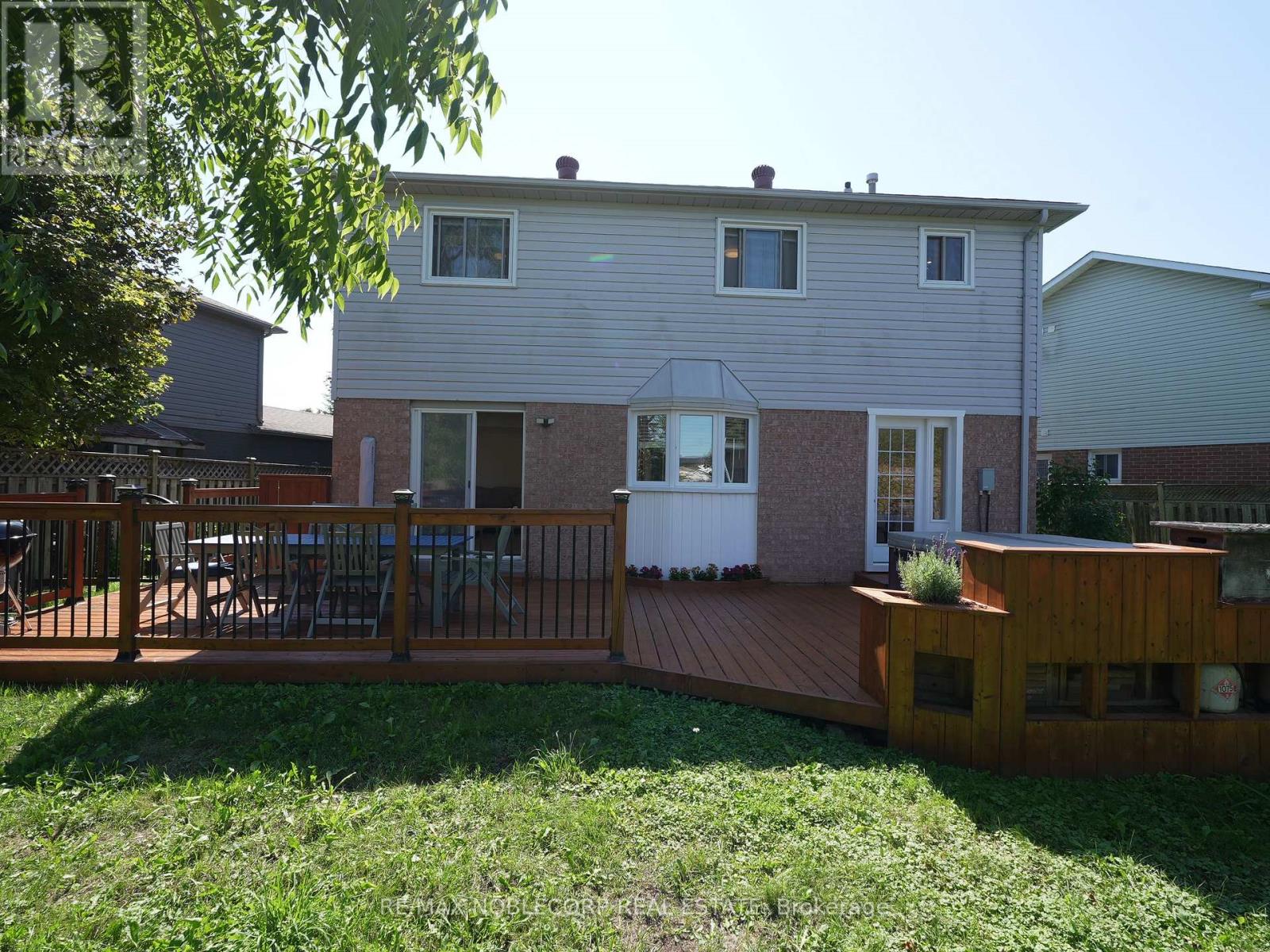 Photo 39 of 62 Oshaughnessy Crescent, Barrie ON