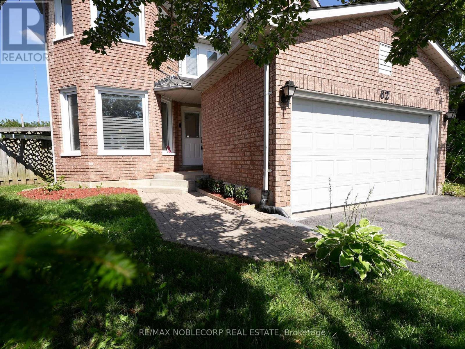 Photo 4 of 62 Oshaughnessy Crescent, Barrie ON