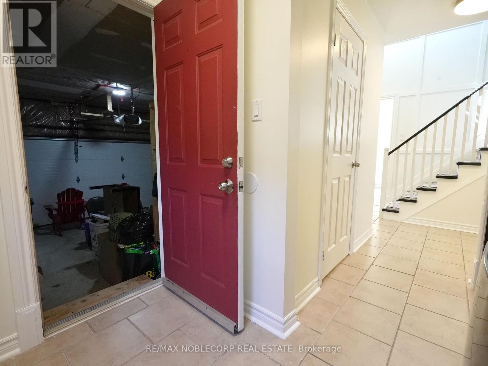 Photo 40 of 62 Oshaughnessy Crescent, Barrie ON