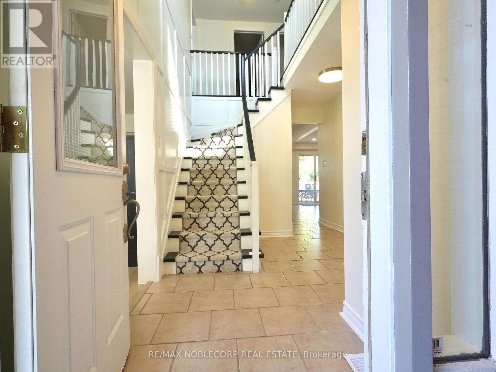 Photo 6 of 62 Oshaughnessy Crescent, Barrie ON