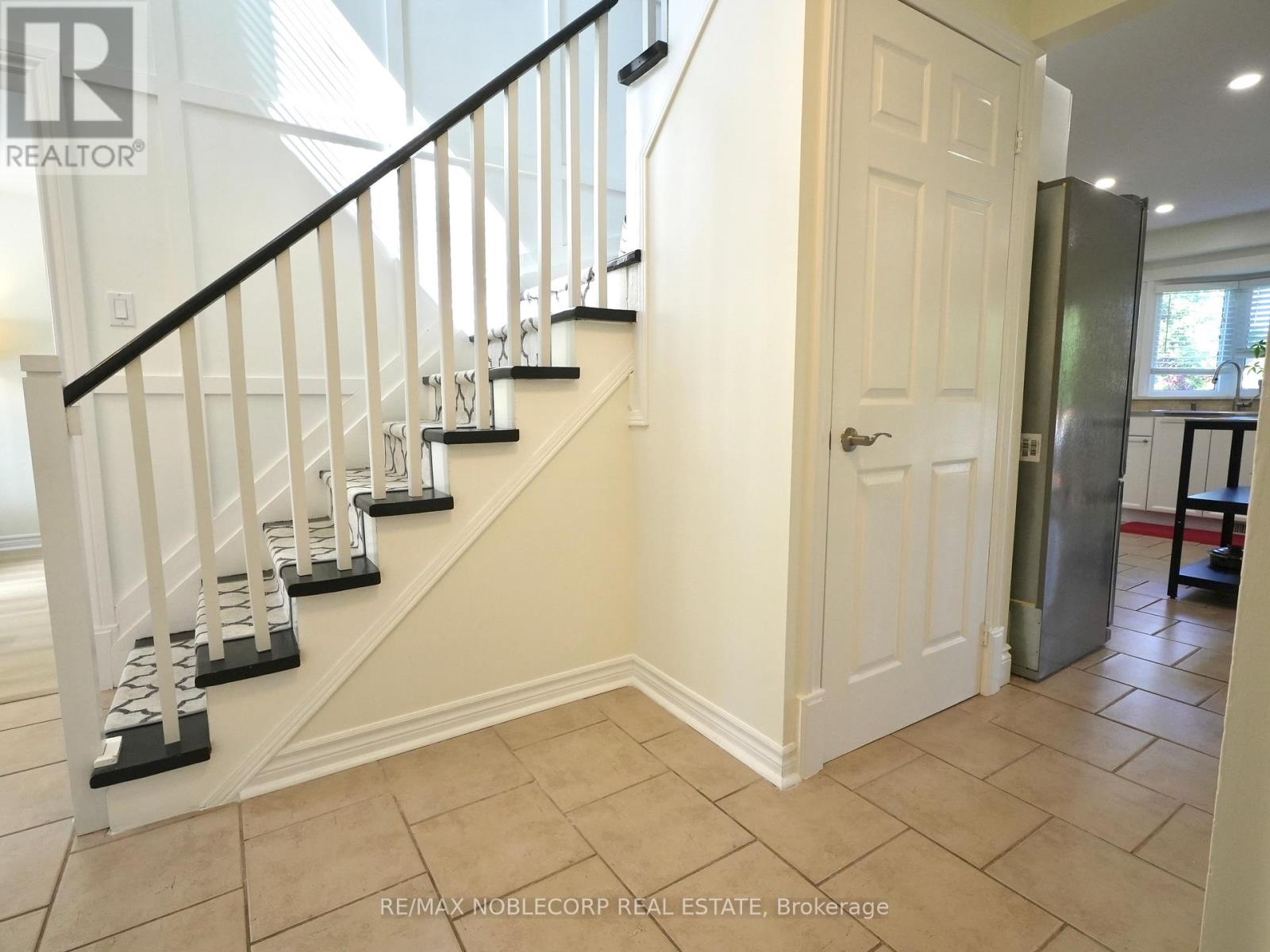 Photo 8 of 62 Oshaughnessy Crescent, Barrie ON