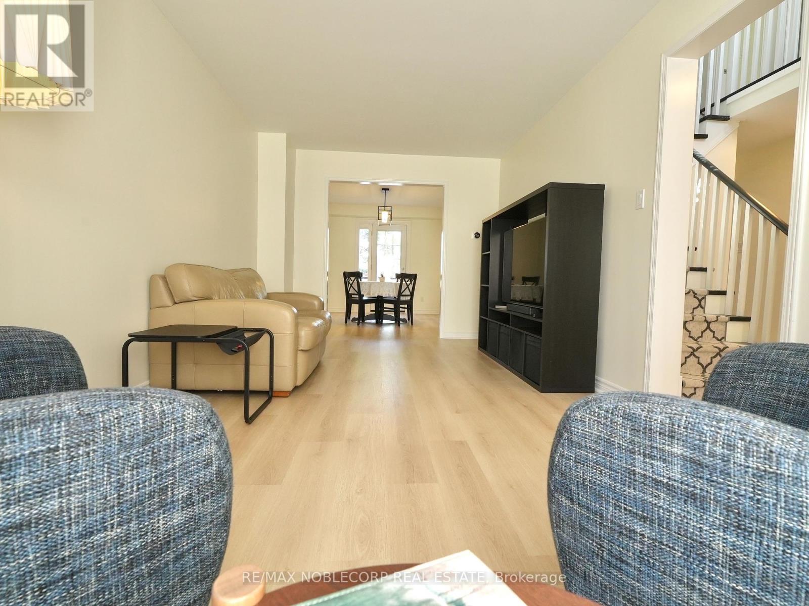 Photo 9 of 62 Oshaughnessy Crescent, Barrie ON