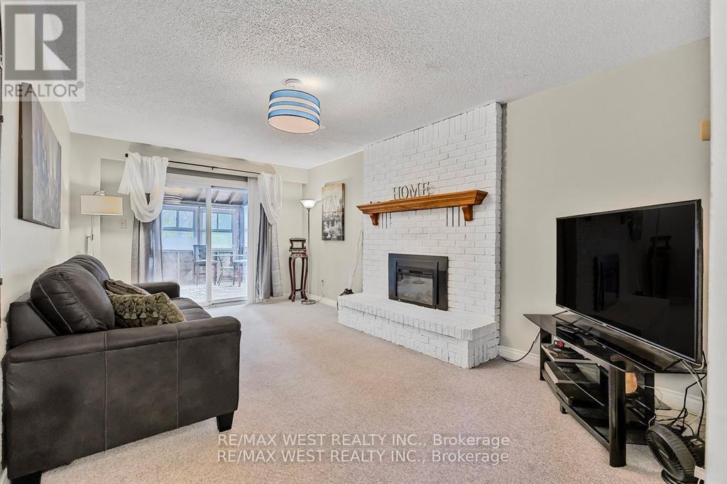 Photo 10 of 230 Browning Crescent, Barrie ON
