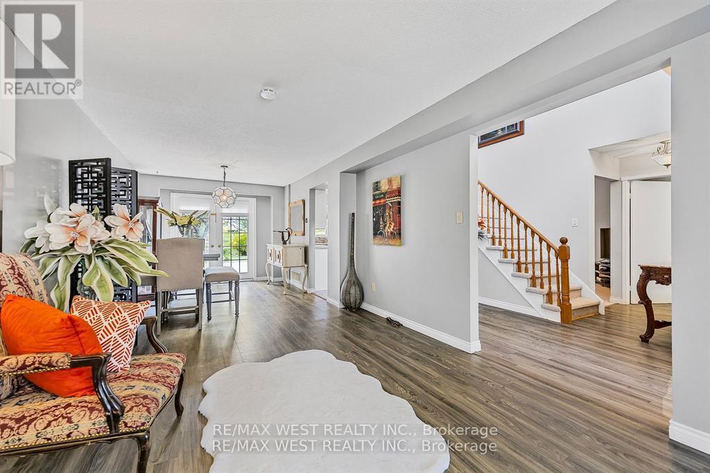 Photo 11 of 230 Browning Crescent, Barrie ON