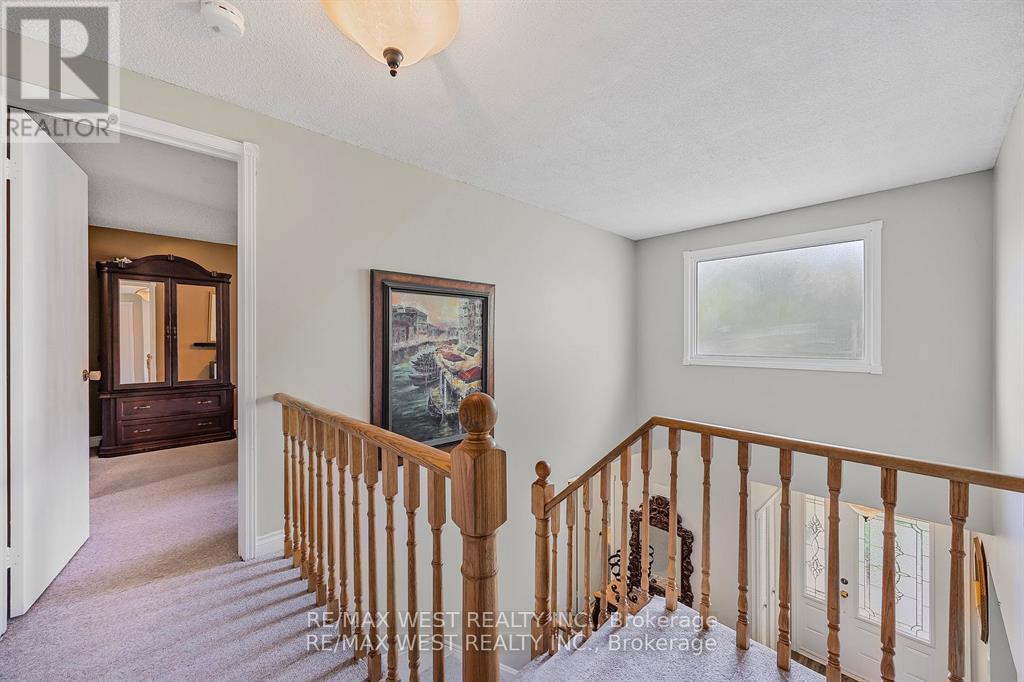Photo 14 of 230 Browning Crescent, Barrie ON