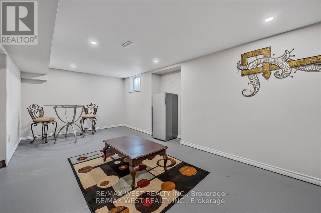 Photo 22 of 230 Browning Crescent, Barrie ON