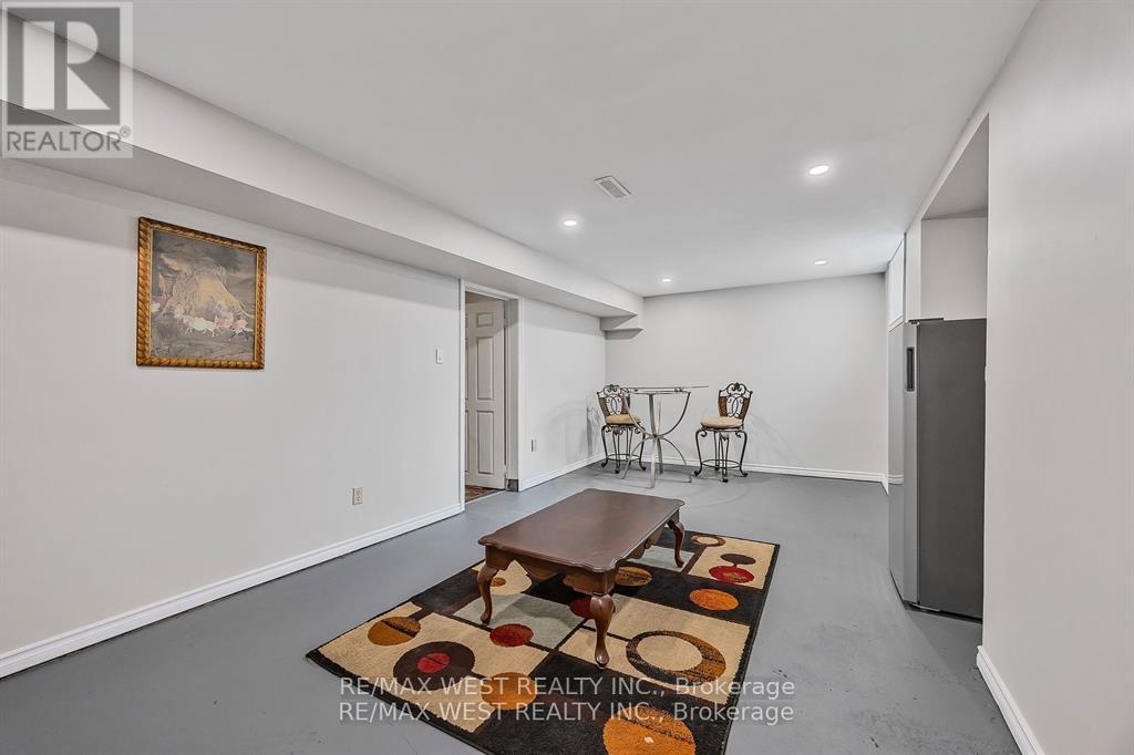 Photo 23 of 230 Browning Crescent, Barrie ON