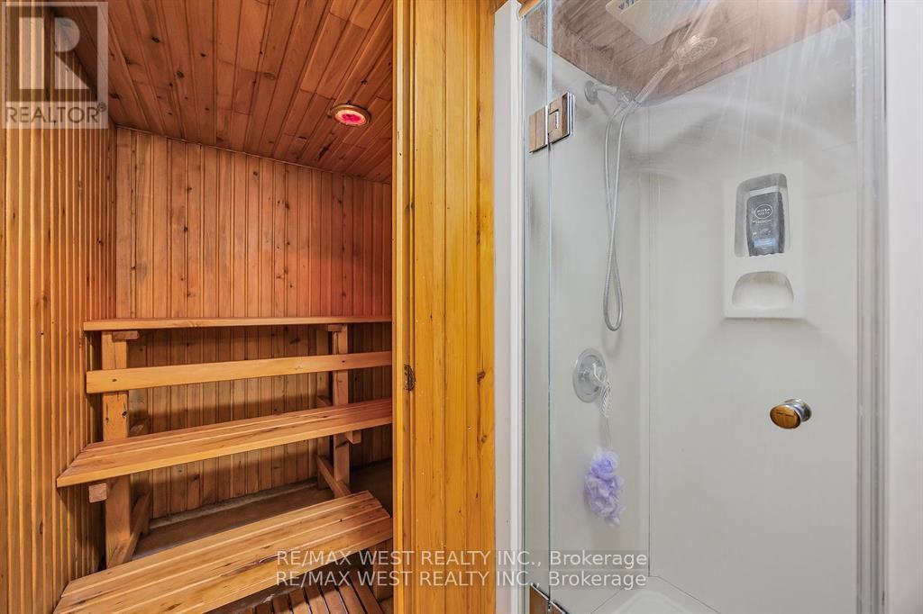 Photo 25 of 230 Browning Crescent, Barrie ON