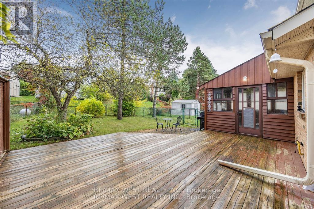 Photo 28 of 230 Browning Crescent, Barrie ON