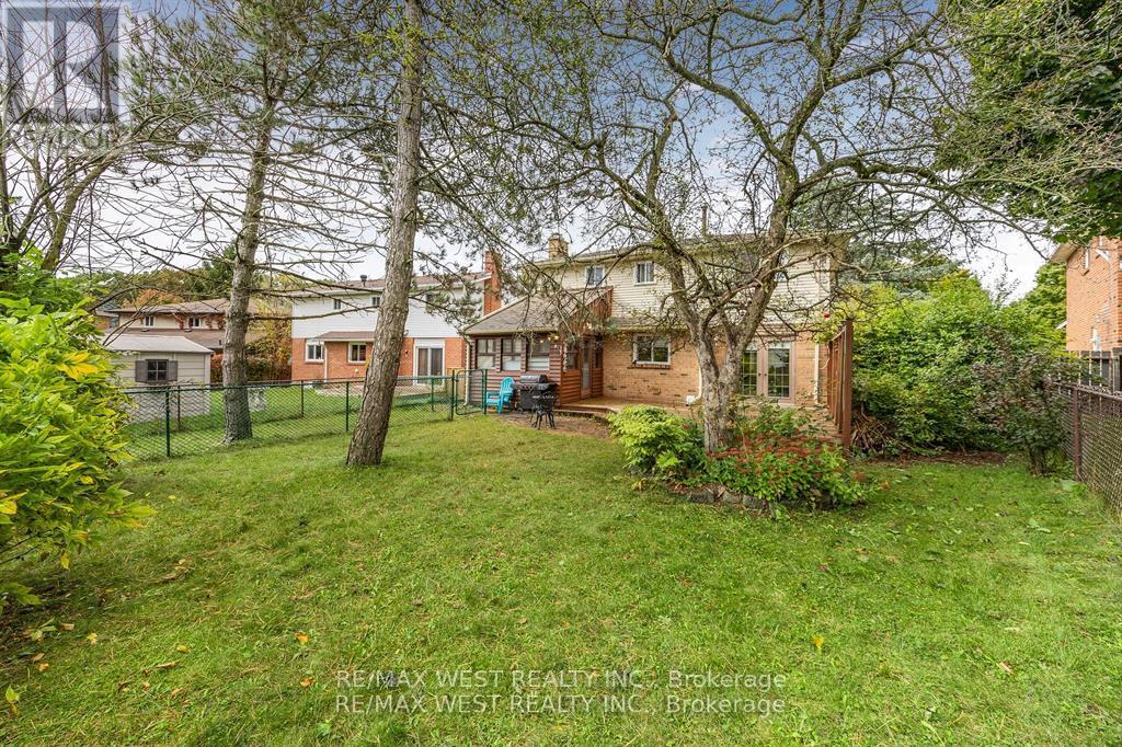 Photo 32 of 230 Browning Crescent, Barrie ON