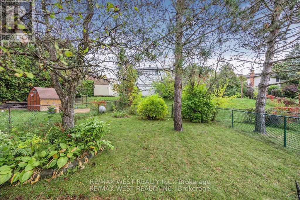 Photo 33 of 230 Browning Crescent, Barrie ON
