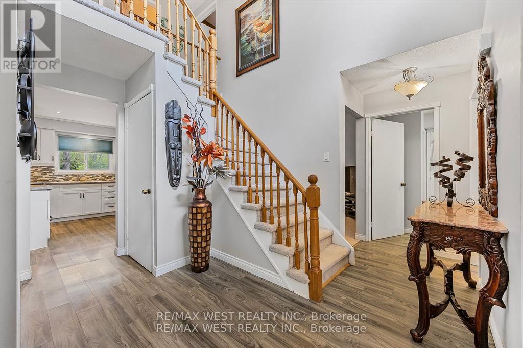 Photo 5 of 230 Browning Crescent, Barrie ON
