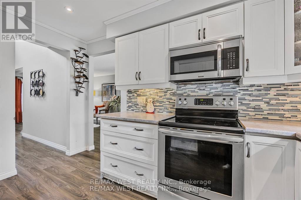 Photo 9 of 230 Browning Crescent, Barrie ON