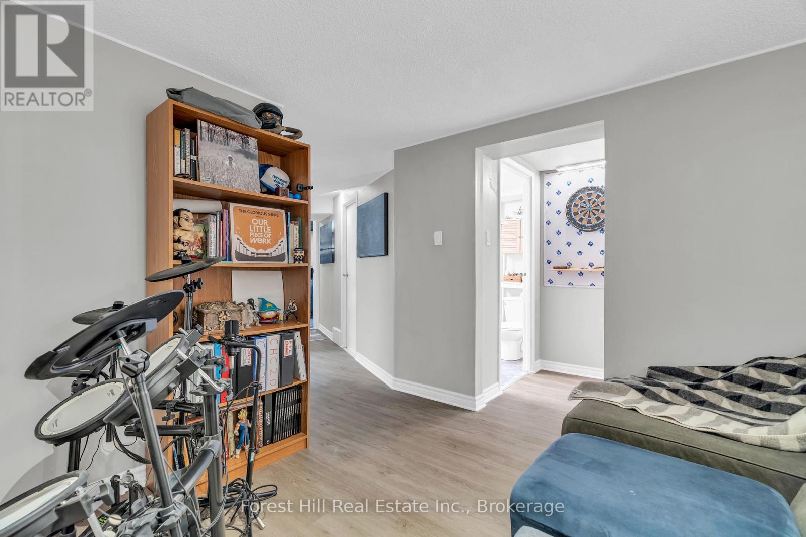Photo 30 of 130 Pepperwood Crescent, Kitchener ON