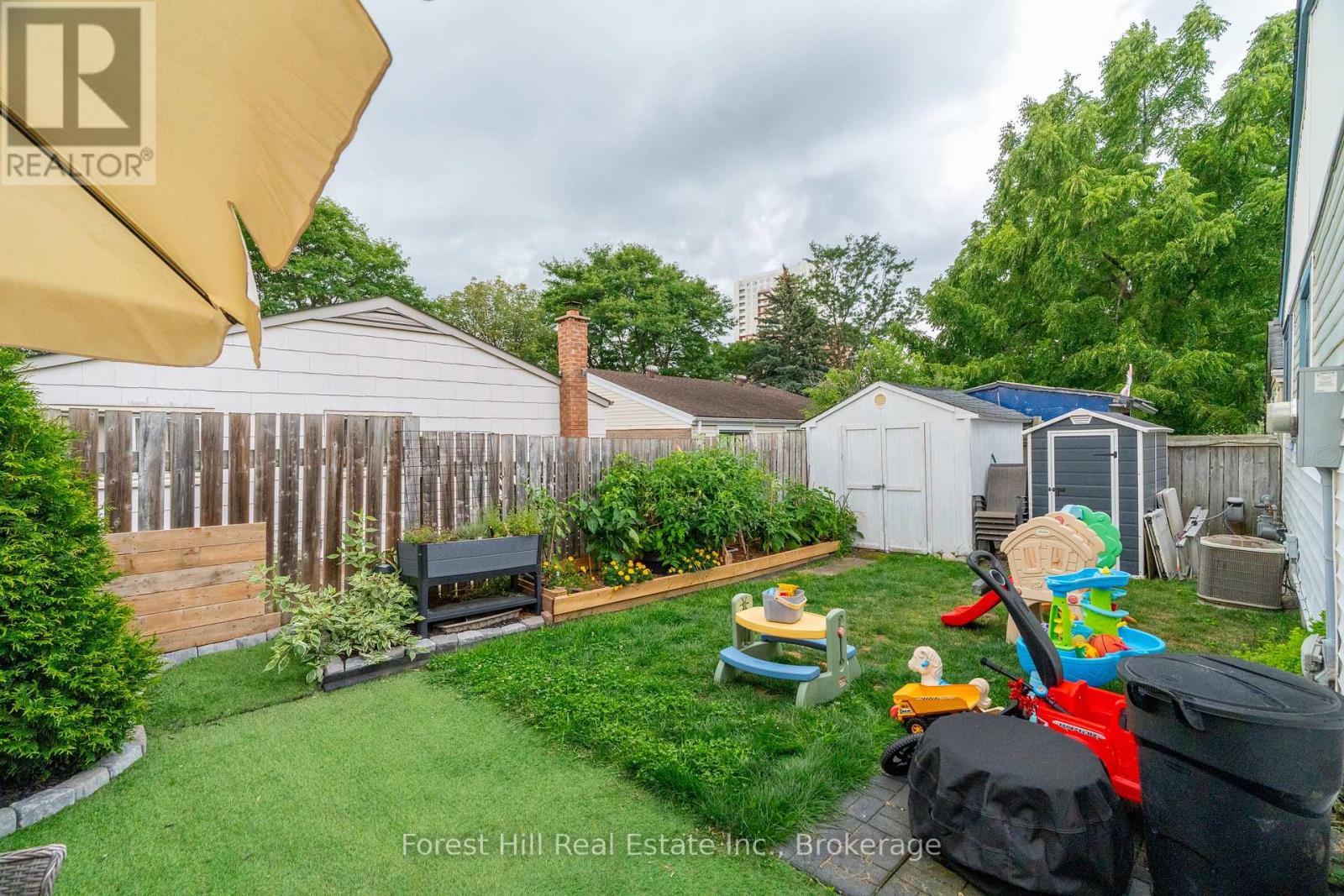 Photo 39 of 130 Pepperwood Crescent, Kitchener ON