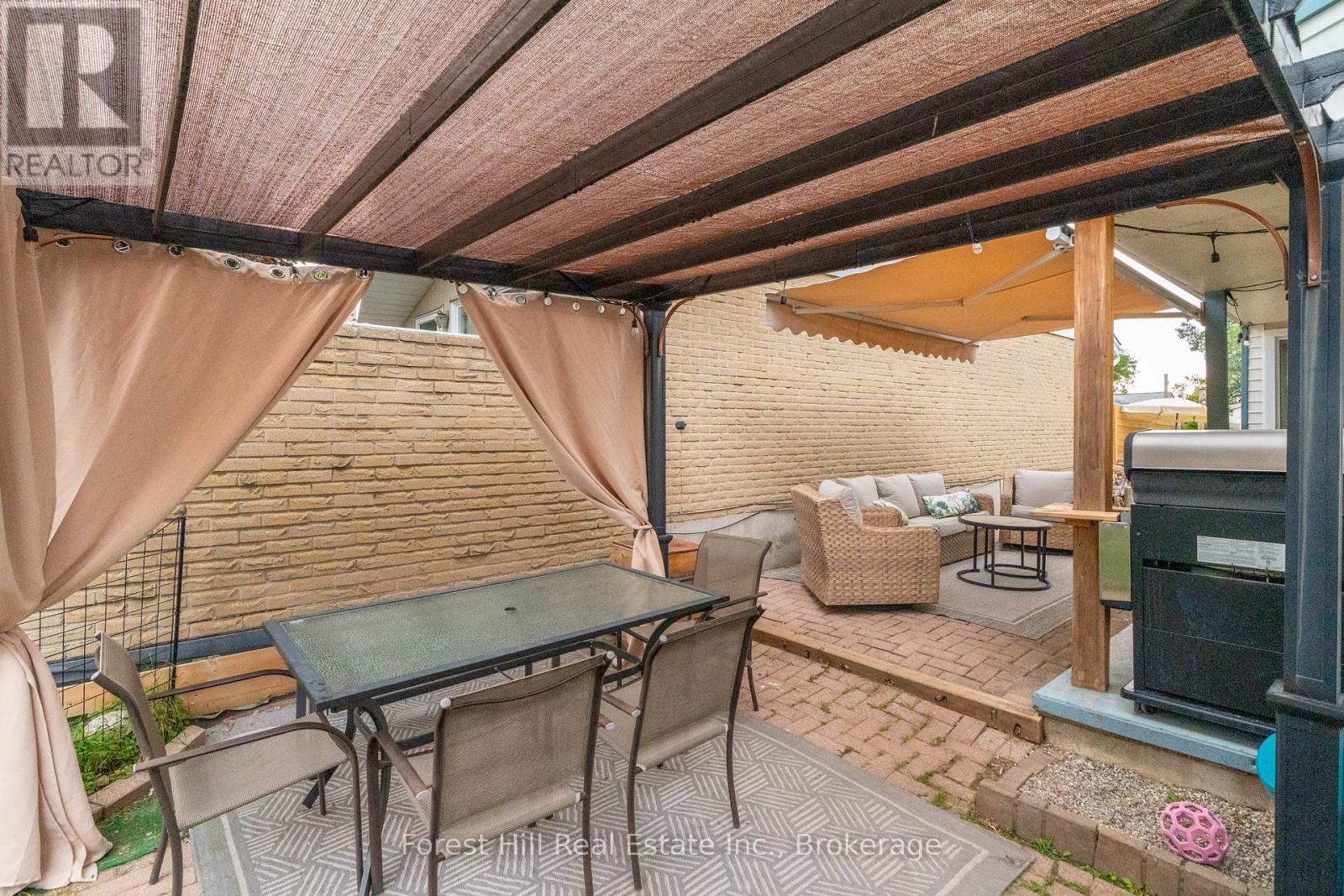 Photo 34 of 130 Pepperwood Crescent, Kitchener ON