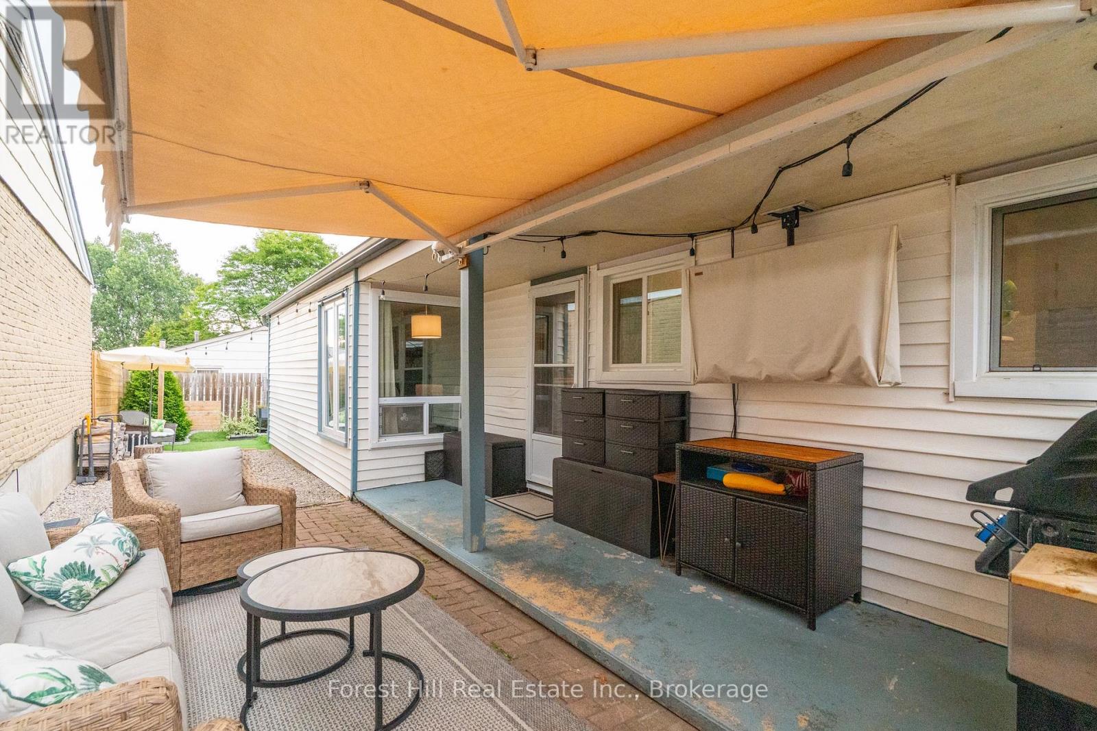 Photo 35 of 130 Pepperwood Crescent, Kitchener ON