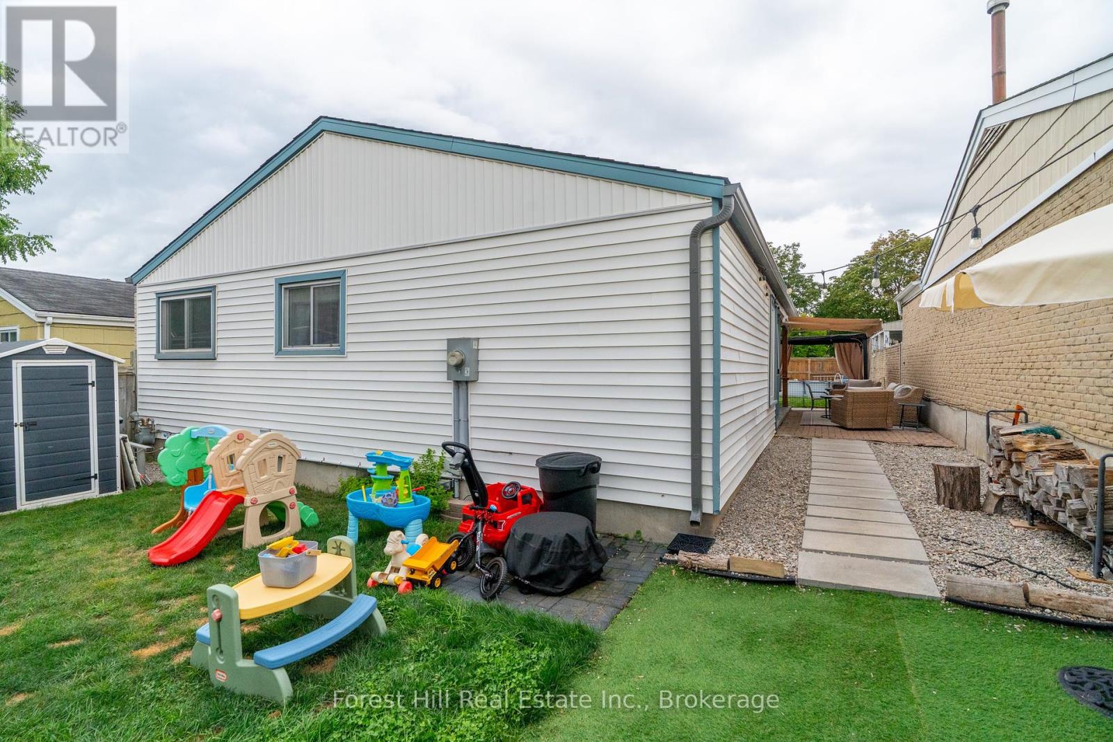 Photo 41 of 130 Pepperwood Crescent, Kitchener ON