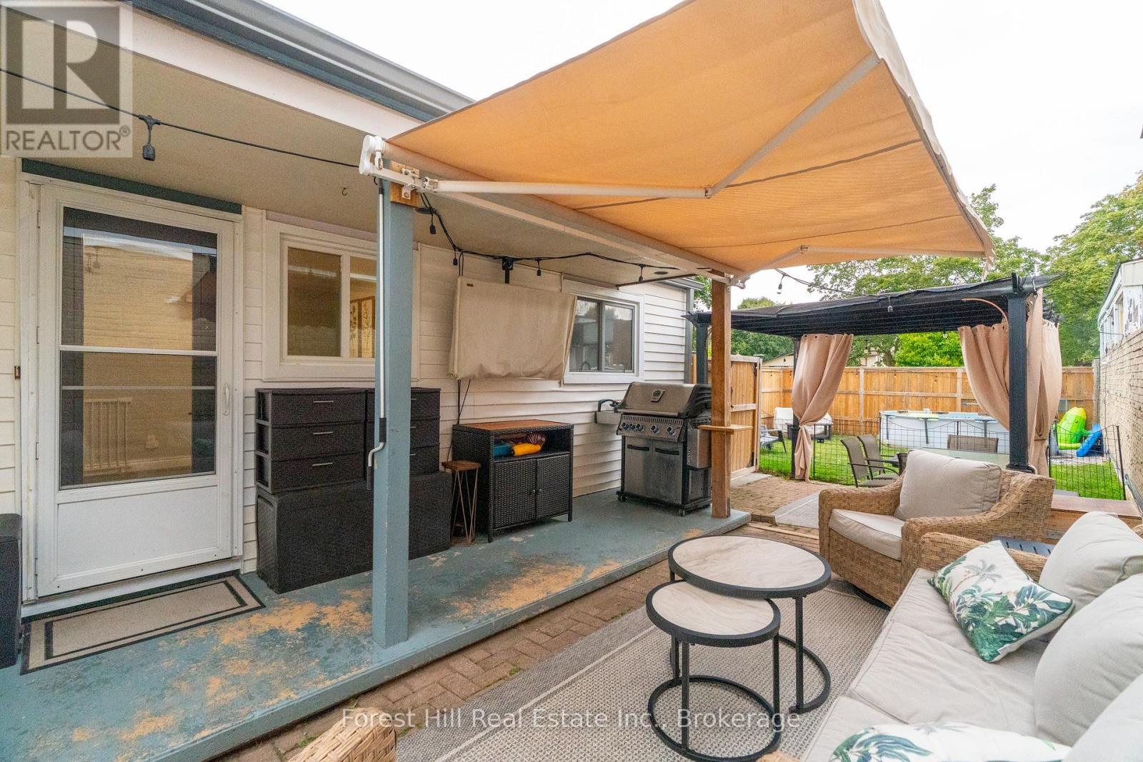 Photo 37 of 130 Pepperwood Crescent, Kitchener ON