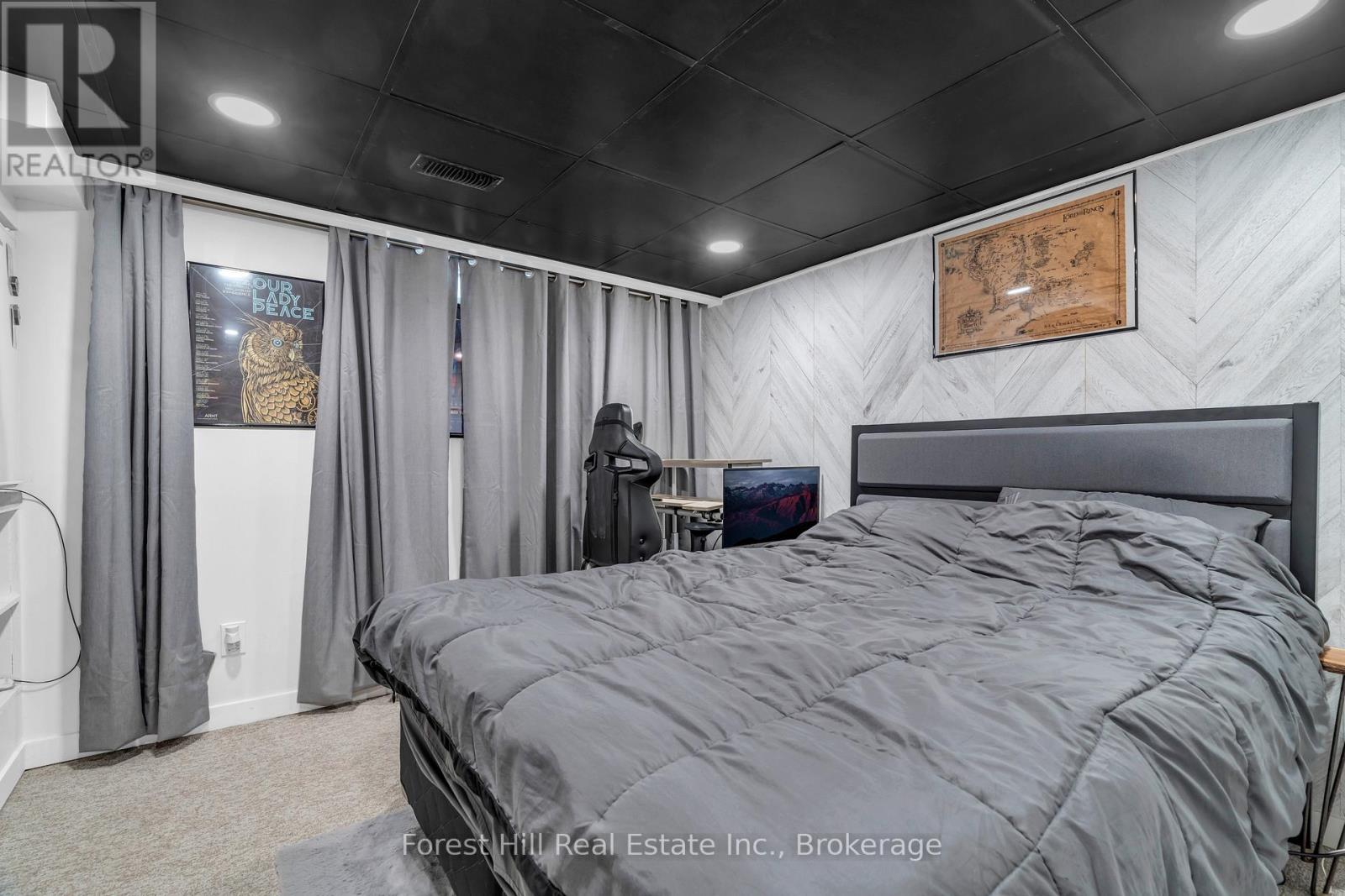 Photo 32 of 130 Pepperwood Crescent, Kitchener ON