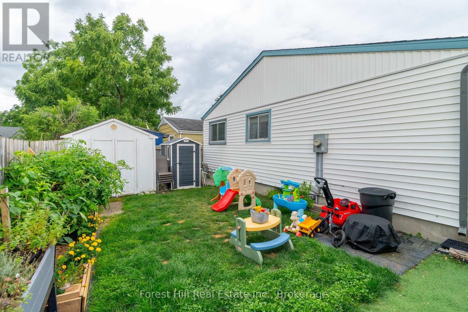 Photo 40 of 130 Pepperwood Crescent, Kitchener ON
