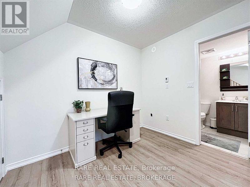 Photo 10 of 38 26 Fieldway Road N, Toronto ON