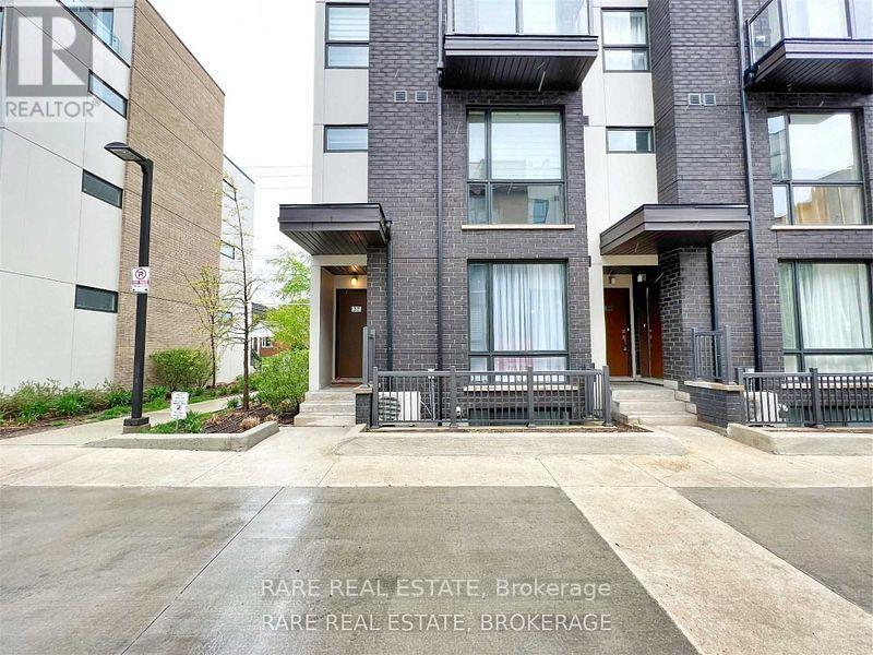 Photo 2 of 38 26 Fieldway Road N, Toronto ON