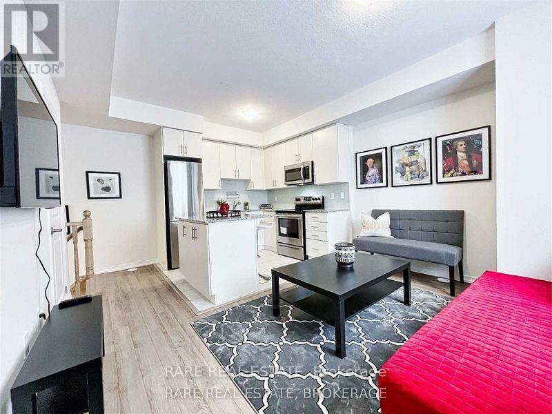 Photo 3 of 38 26 Fieldway Road N, Toronto ON