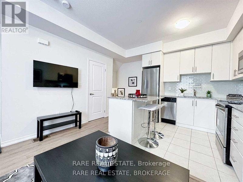 Photo 5 of 38 26 Fieldway Road N, Toronto ON