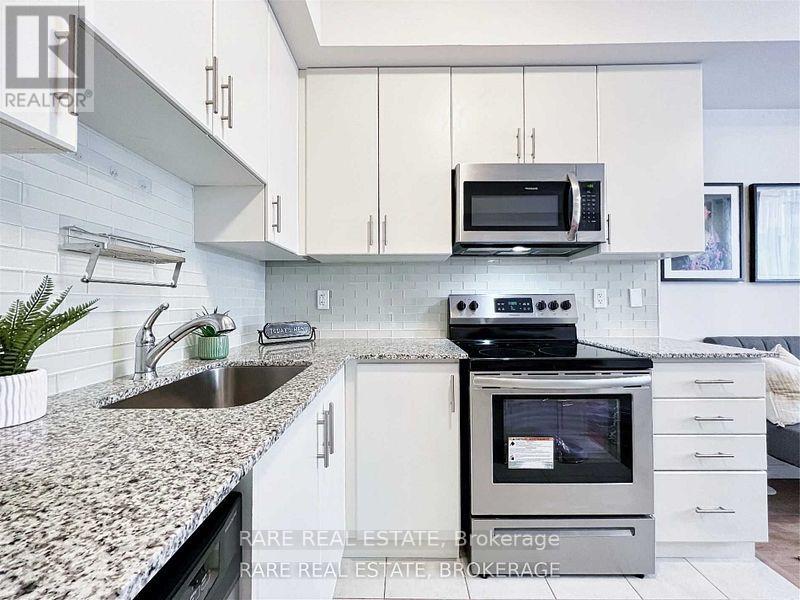 Photo 7 of 38 26 Fieldway Road N, Toronto ON