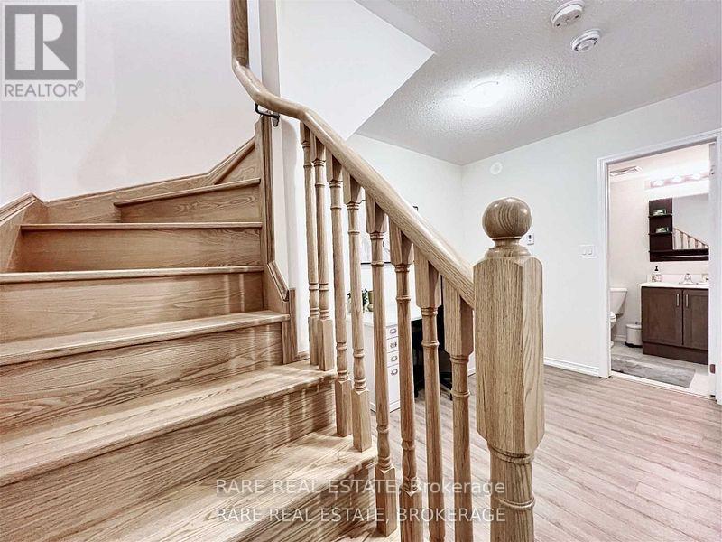 Photo 9 of 38 26 Fieldway Road N, Toronto ON