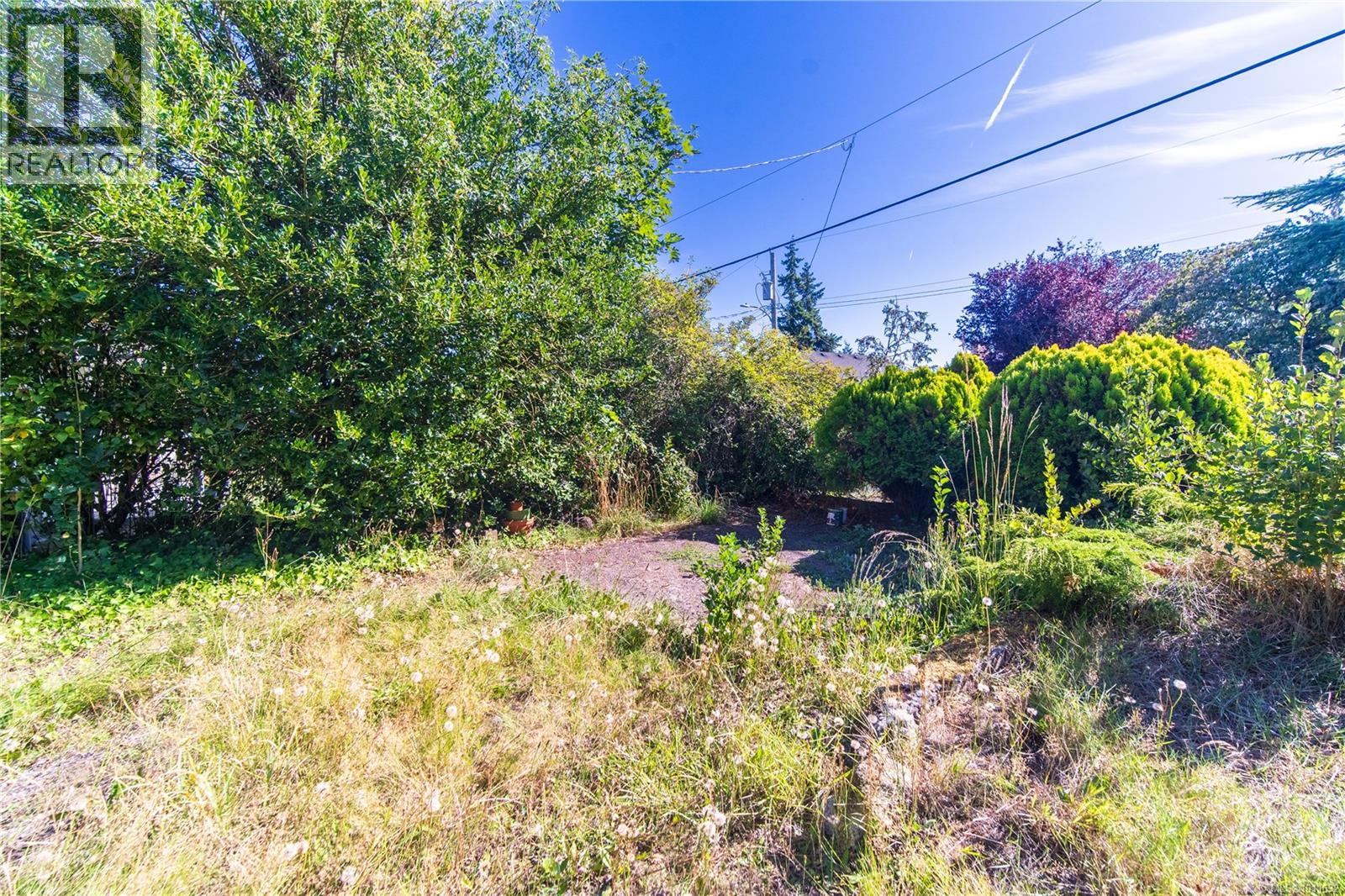 Photo 13 of 508 Davida Ave, Saanich BC