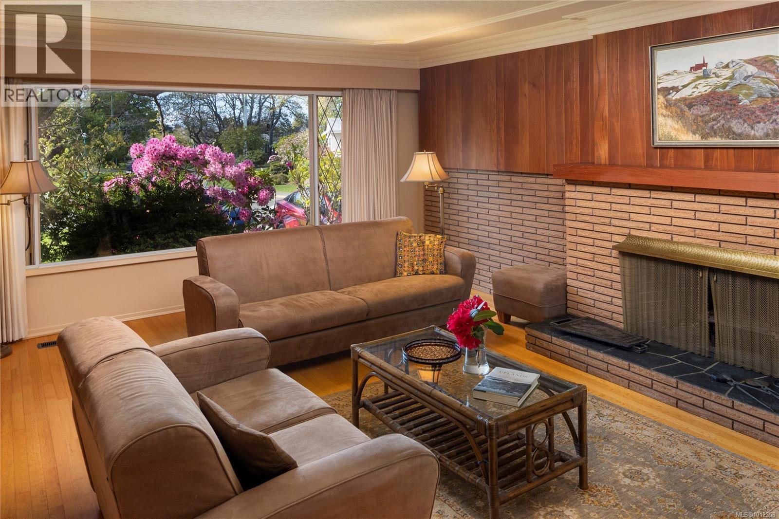 Photo 4 of 2650 Dorset Rd, Oak Bay BC