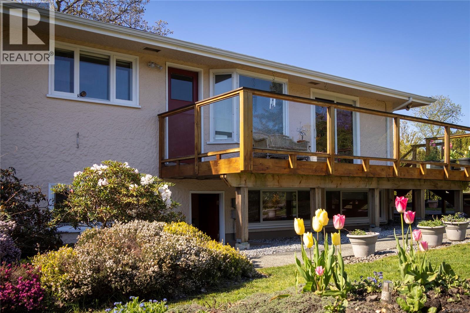 Photo 8 of 2650 Dorset Rd, Oak Bay BC