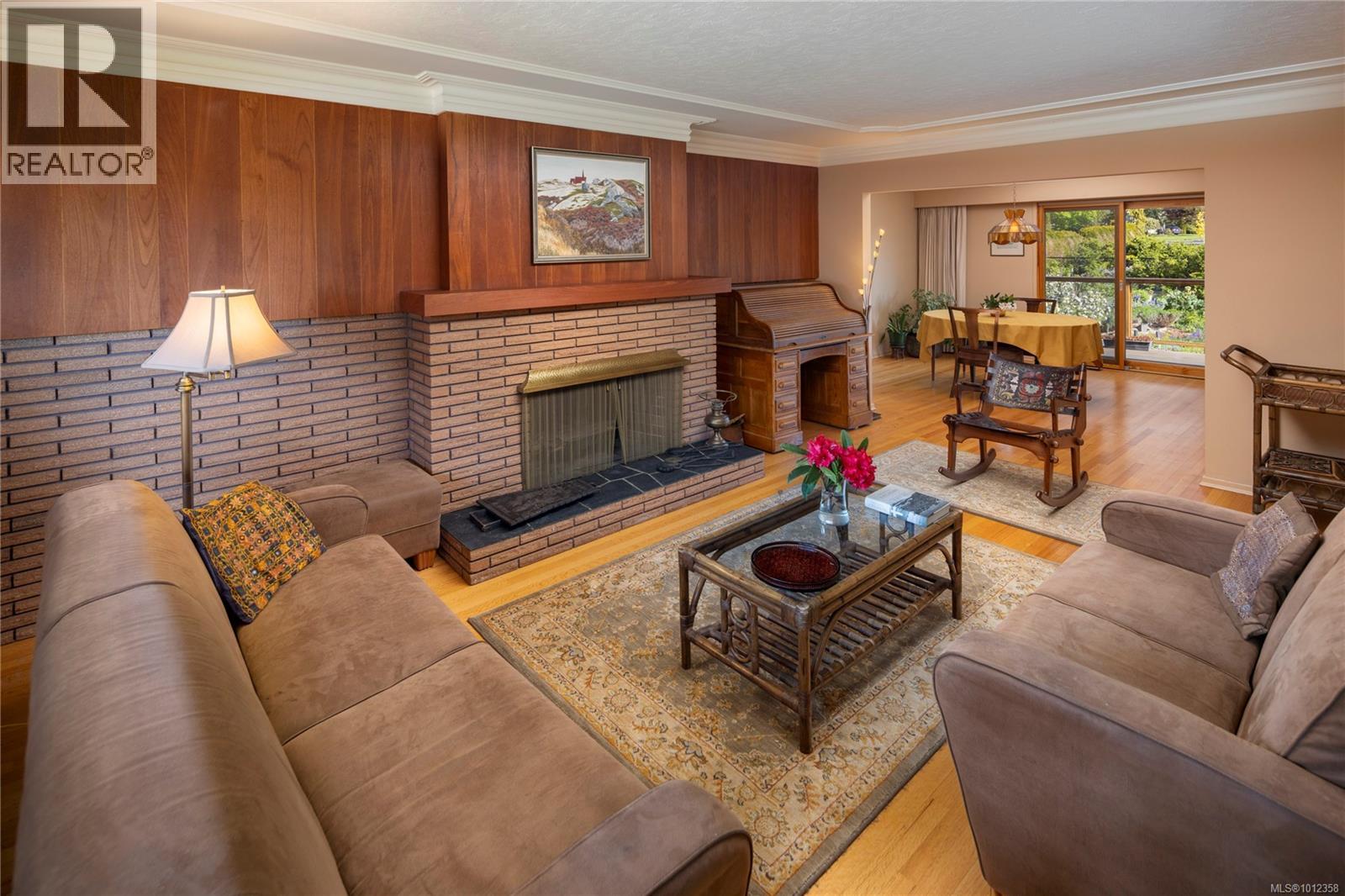 Photo 3 of 2650 Dorset Rd, Oak Bay BC