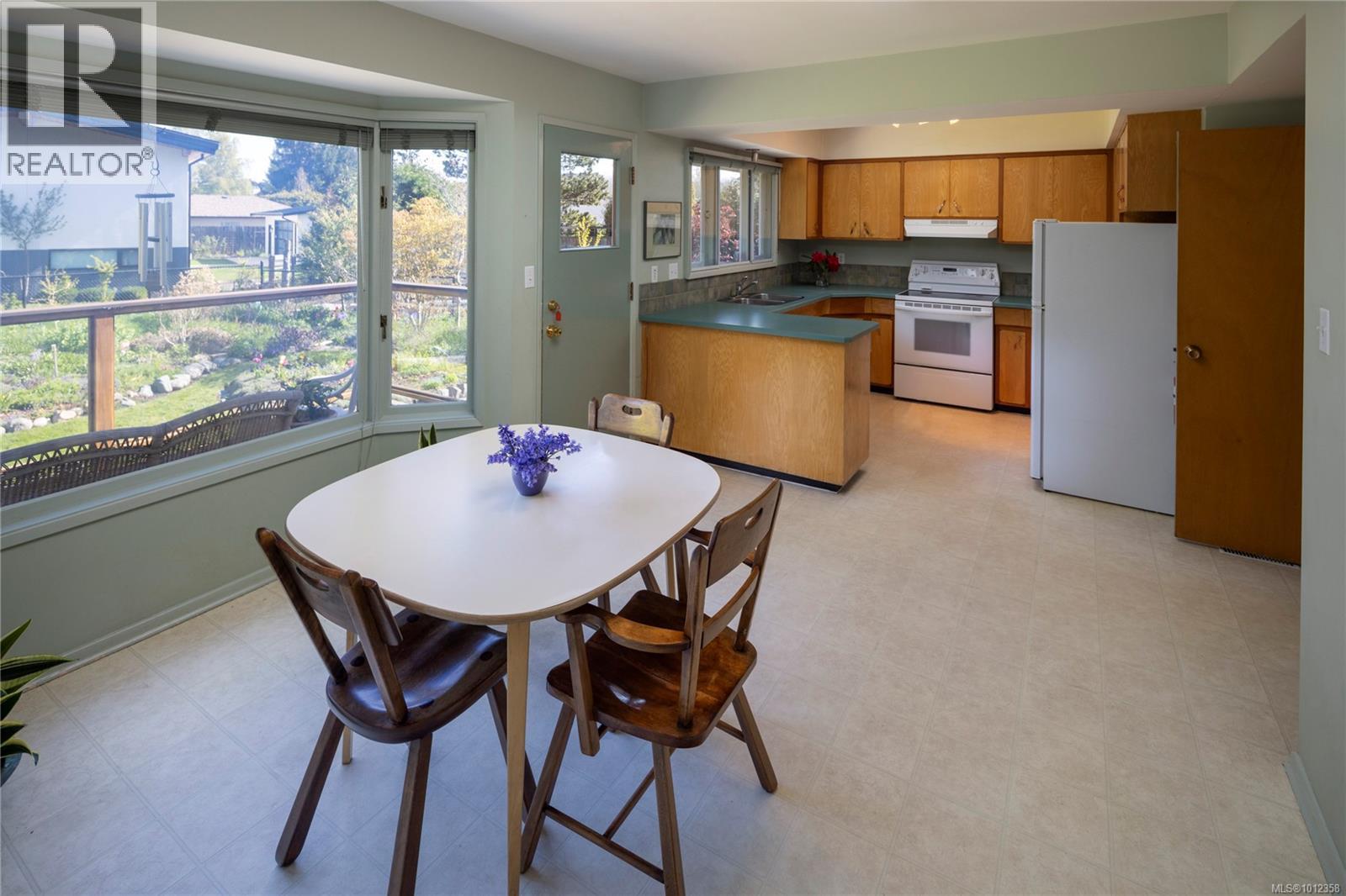 Photo 21 of 2650 Dorset Rd, Oak Bay BC