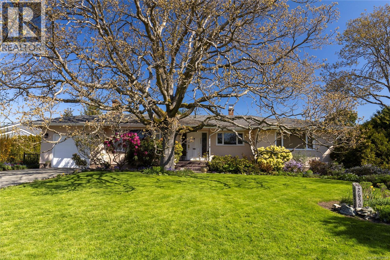 Photo 1 of 2650 Dorset Rd, Oak Bay BC