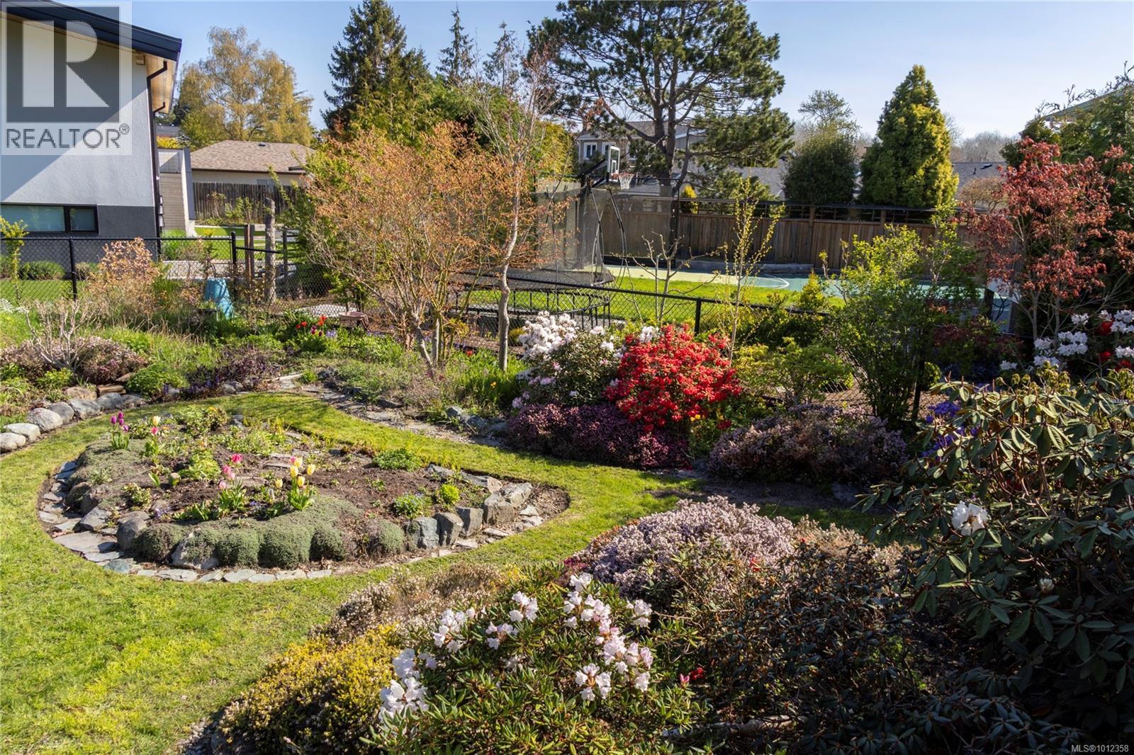 Photo 45 of 2650 Dorset Rd, Oak Bay BC