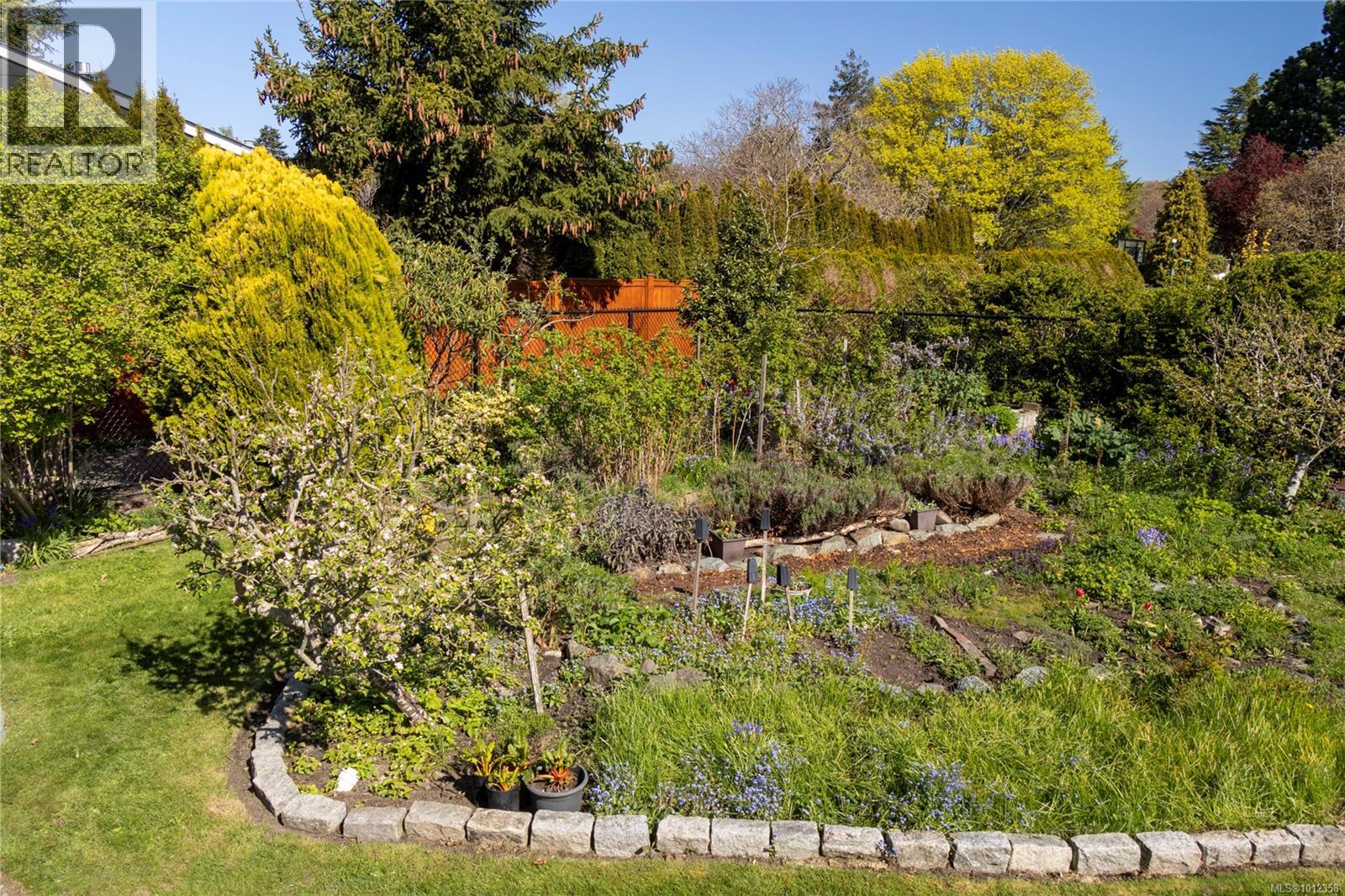 Photo 46 of 2650 Dorset Rd, Oak Bay BC