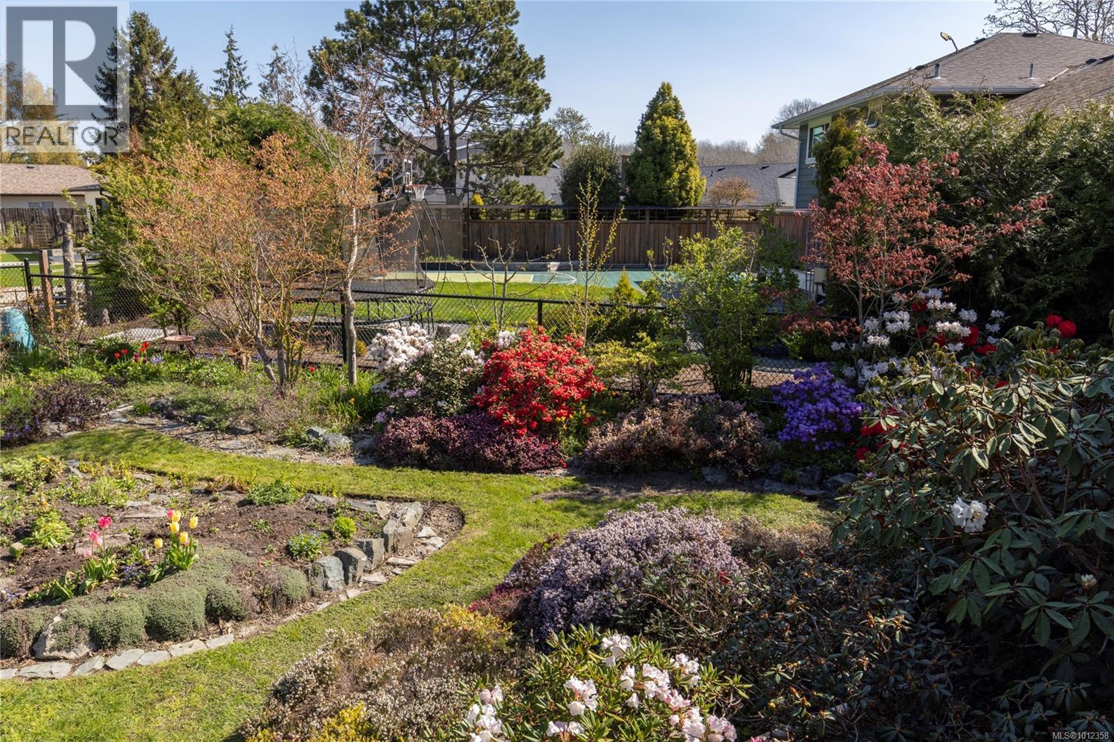 Photo 49 of 2650 Dorset Rd, Oak Bay BC